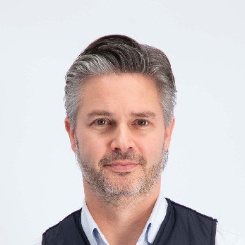 Professionele headshot van Folkert Postma.